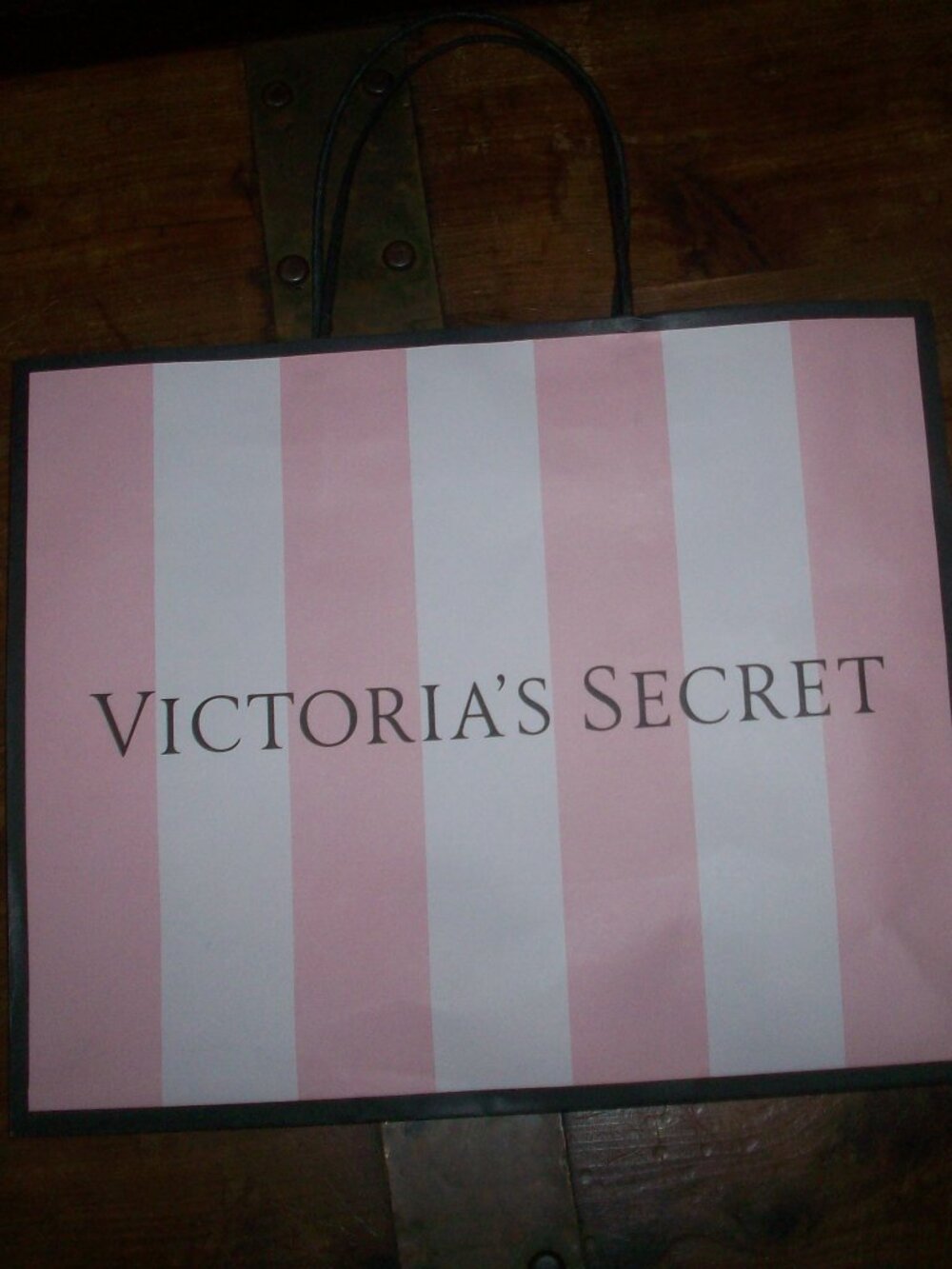 VICTORIA'S SECRET SMALL SHOPPING GIFT BAG FOR COSMETICS FRAGRANCES LINGERIE used